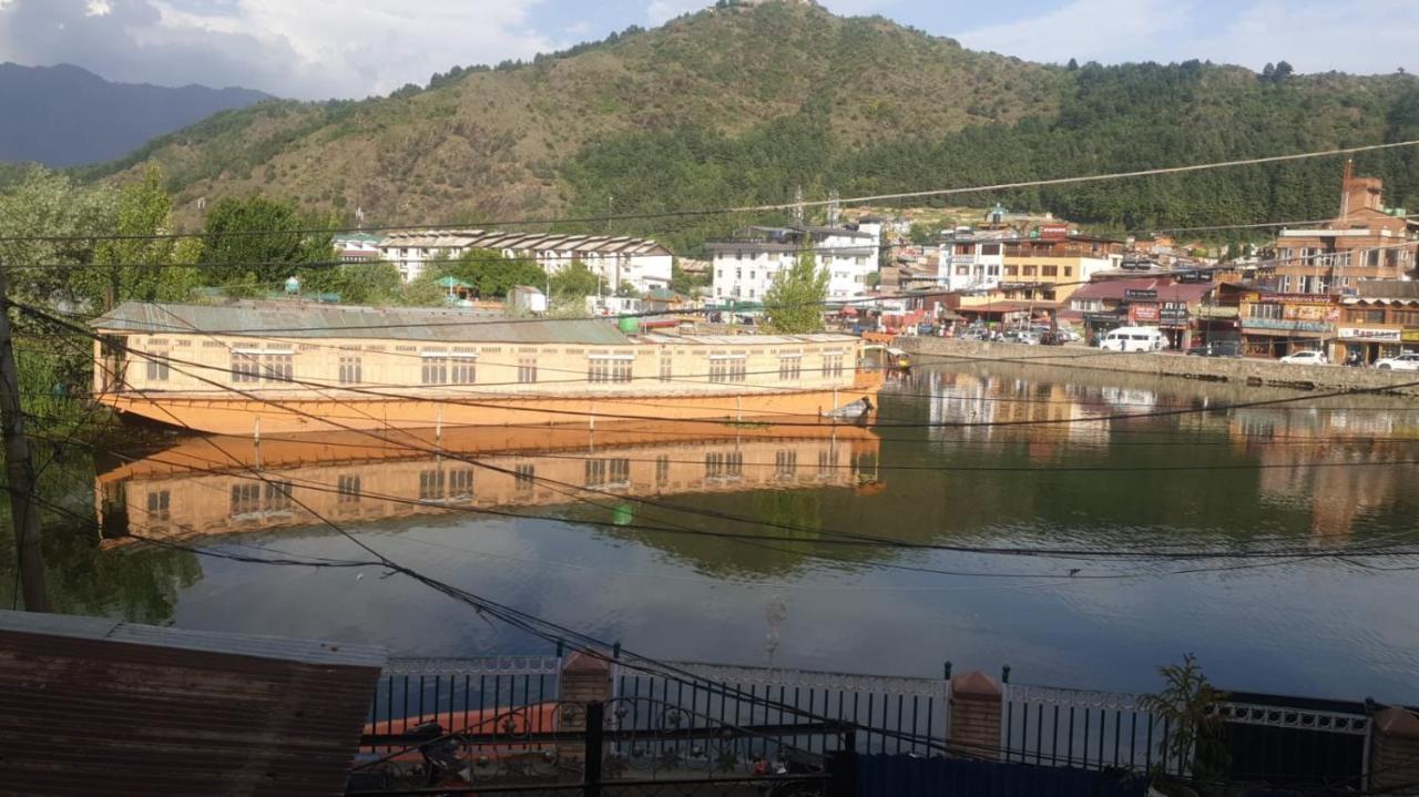 Lake Boulevard Guest House Srīnagar Exterior foto